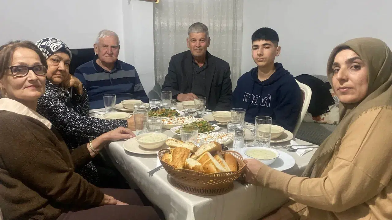 Köyceğiz’de gönüller birleşti: İftar sofrasına konuk olundu