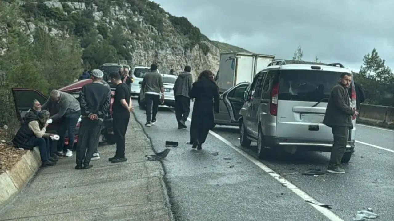 Menteşe Devrant Mevkiinde Trafik Kazası: 3 Kişi Yaralandı!