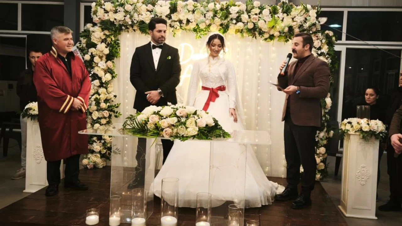 Köyceğiz'de Protokolün Katıldığı Nikah: Müftü Kıydı Kaymakam Teslim Etti