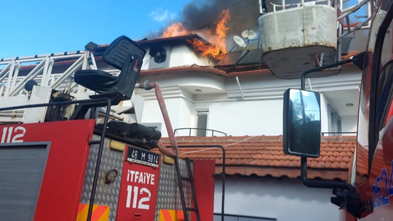 Dalyan’da Apart Otelde Yangın: Çatı Katı Kullanılamaz Hale Geldi