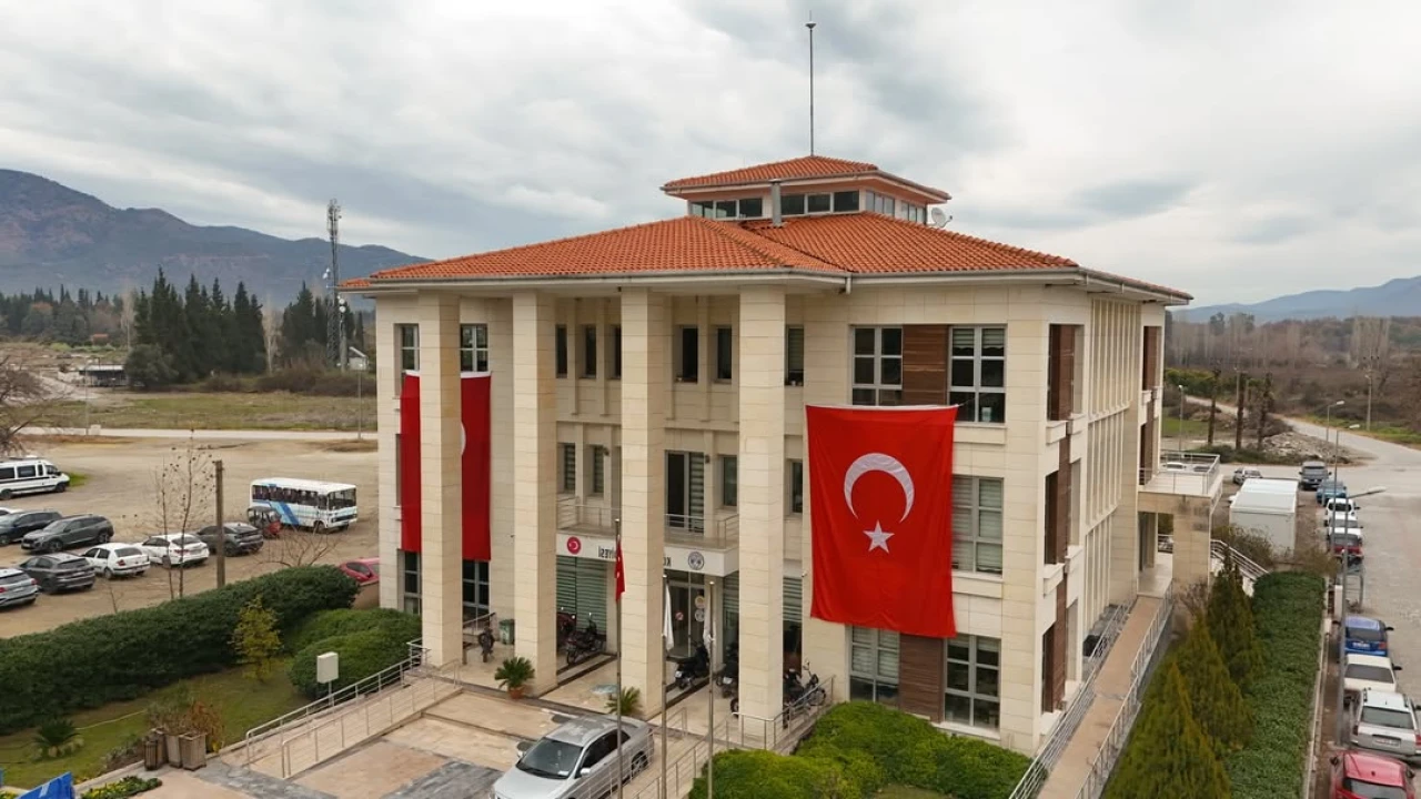 Köyceğiz'de temizlik tartışması:  24 günde bir çöp mü alınır?