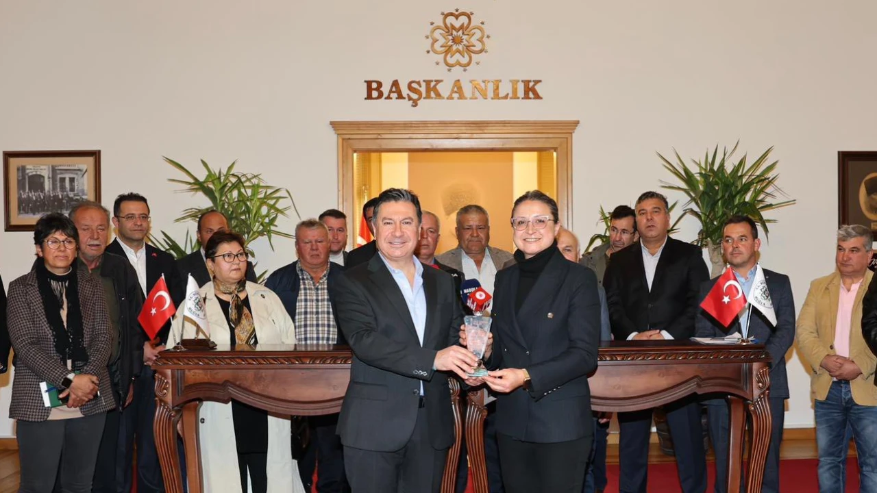 Köyceğiz'li Süt Üreticilerine Büyükşehir'den Soğuk Zincir ve Yem Desteği