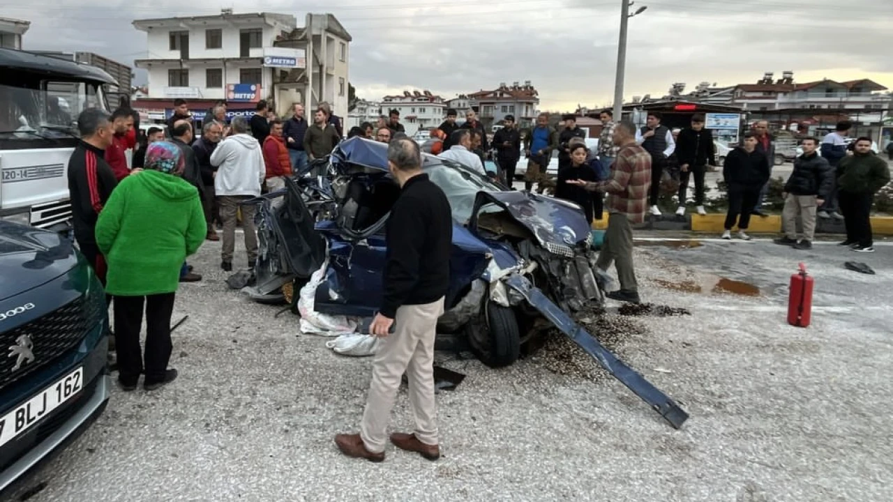 Muğla'da Can Pazarı! 8 Araç Birbirine Girdi, Yaralılar Var!