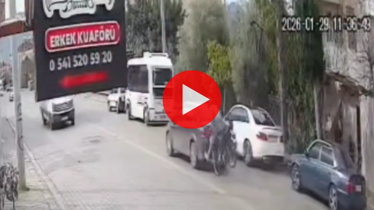 Fethiye Çamköy'de zincirleme kaza: Yanlış park motosikletliyi yaktı!