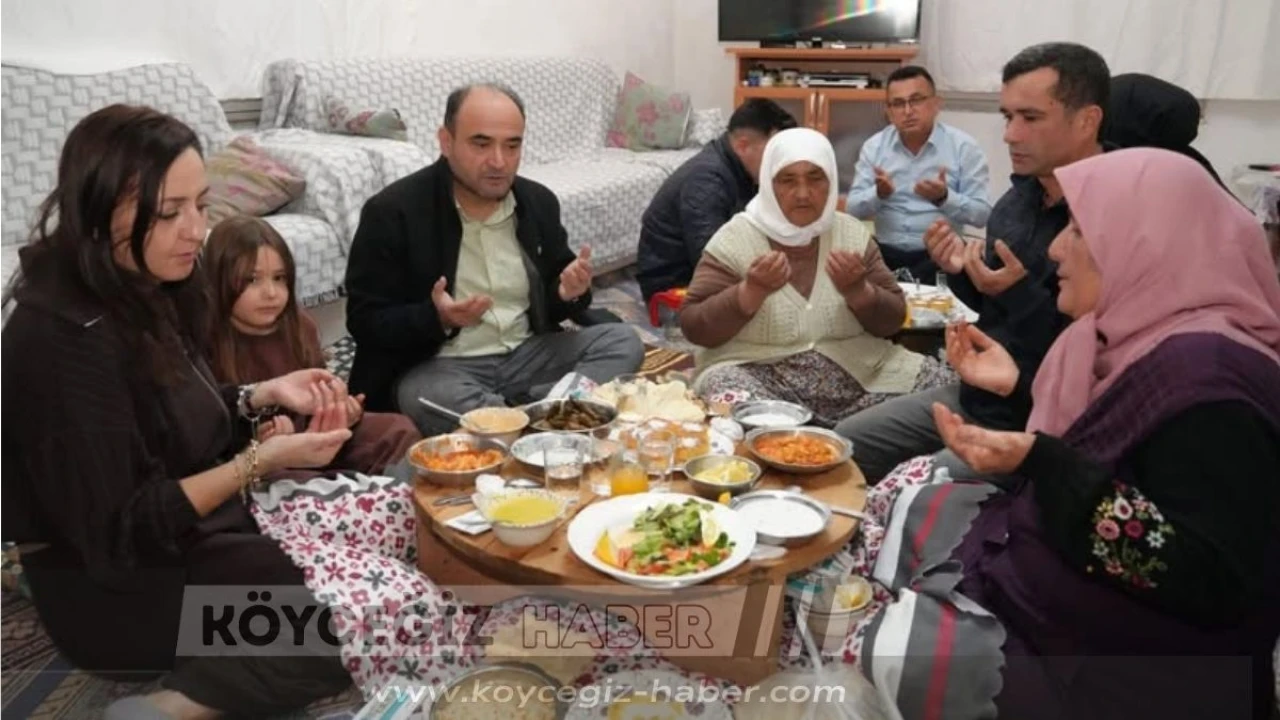 Seydikemer'de Gönül Köprüsü: Başkan İftarı Personeliyle Açtı!