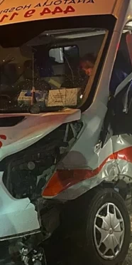 Antalya'da Ambulans ile Otomobil Çarpıştı: 9 Kişi Yaralandı