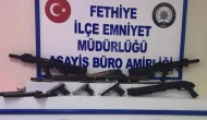 Şüpheli Çantadan Cephanelik Çıktı: Çok Sayıda Silah ve Alet Ele Geçirildi