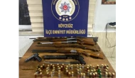 Köyceğiz’de Evinde Silah Bulunan Şüpheliler Yakalandı