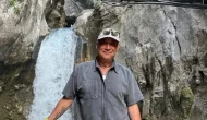 Yeşilçam Oyuncusu Mehmet Serdar Sulukahya Bıçaklandı: Hayati Tehlikesi Devam ediyor!