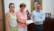 Köyceğiz’de “Evinin Sultanları Plajda” Turnuvası Başlıyor: Zafer Kupası Davetiyesi Kaymakam Mert Kumcu’ya Takdim Edildi