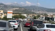 Muğla Menteşe’de Cuma Trafiği Kilitlendi: Ana Arterlerde Yoğunluk, Sürücüler Zorlandı