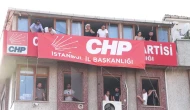 CHP’den İstanbul Kararı Sonrası İlk Hamle: Bahçelievler Binasına “İstanbul İl Başkanlığı” Pankartı Asıldı