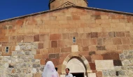 Akdamar Adası’nda 13. Ayin Gerçekleşti: Barış Duaları Yükseldi