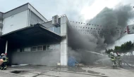 Trabzon Akçaabat’ta AVM Yangını: Hırdavat Deposu Alevlere Teslim Oldu