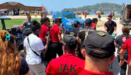 Fethiye'de Yamaç Paraşütü İş Yeri Çatısına İndi!