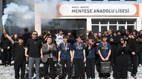 Türkiye üçüncüsü olan öğrencilere okulda coşkulu karşılama