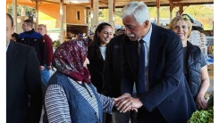 Ula Belediye Başkanı Mehmet Caner Akyaka Pazaryerinde Esnafla Buluştu