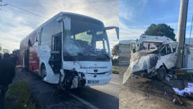 Köyceğiz’de Trafik Kazası: Minibüs ile Otobüs Çarpıştı: 2 Yaralı