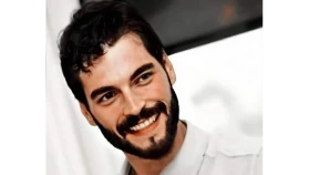 Veliaht Timur Kimdir? Akın Akınözü Kaç Yaşında, Aslen Nereli, Boyu Kaç, Hangi Dizilerde ve Filmlerde Rol Aldı?