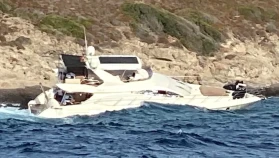 Bodrum Yalıkavak’ta Motoryat Karaya Vurdu: Queen İsimli Tekne Kayalıklarda Durabildi