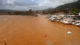 Akyaka’da Fırtına Ve Sağanak Etkisi: Deniz Kahverengiye Döndü