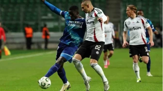 Samsunspor, Legia Varşova Deplasmanında İlk Yarıyı 1-0 Önde Kapattı | UEFA Konferans Ligi