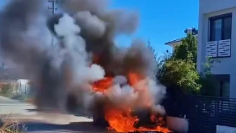Ortaca Karaburun’da Park Halindeki Araç Alev Aldı: Yangın Paniğe Neden Oldu