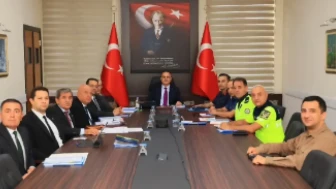 Vali İdris Akbıyık Trafik Güvenliği Toplantısına Katıldı: Hız Sınırlarında Yeknesaklık Vurgusu