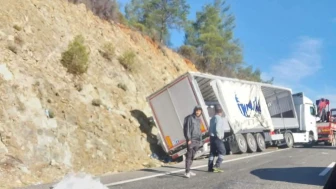 Köyceğiz’de Tır Devrildi: 1 Yaralı