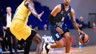 Anadolu Efes Avrupa Ligi’ne Galibiyetle Başladı: Maccabi Rapyd’i 85-78 Mağlup Etti