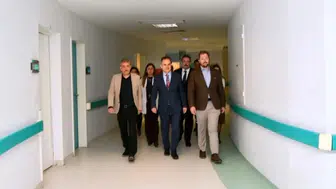Vali Akbıyık’tan Hastaneye Şefkat Ziyareti: Hastalarla Buluştu!