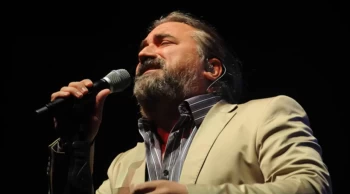 Volkan Konak’tan Kötü Haber: Konser Sırasında Fenalaştı, Öldü mü, Sağlık Durumu Nedir?