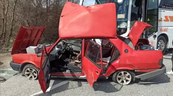Bilecik Bozüyük'te Otomobil ile Yolcu Otobüsü Çarpıştı: 1 Ölü, 1 Yaralı