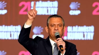 Özgür Özel Rekor Oyla Yeniden CHP Genel Başkanı seçildi