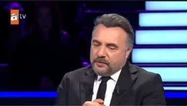 Kim Milyoner Olmak İster, Dünya klasiklerinden hangisinde romanın başkarakterinin gerçek adı bir kere bile geçmez?