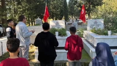 Köyceğizli Öğrencilerden Şehitlikte Anlamlı Anma Programı