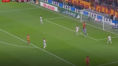 Galatasaray–Trabzonspor Derbisinde İlk 30 Dakika Golsüz! Osimhen Direkten Döndü
