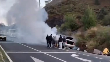 Ortaca Hastane Girişinde Araç Seyir Halinde Alev Aldı!