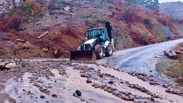 Köyceğiz’de Sel ve Yağmur Yolları Kapattı: Çayhisar ve Yayla’da Çalışmalar Sürüyor