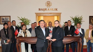 Köyceğiz'li Süt Üreticilerine Büyükşehir'den Soğuk Zincir ve Yem Desteği