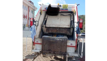 Marmaris’te Çöp Kamyonu Kazası: 68 Yaşındaki Gülderen Türkmen Hayatını Kaybetti