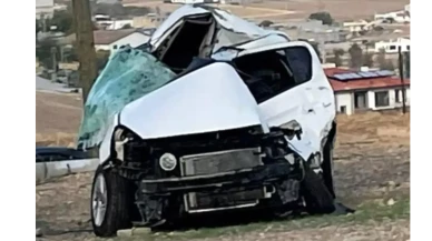 Tır Otomobile Çarptı: Hemşire Sümeyye Solmaz Hayatını Kaybetti