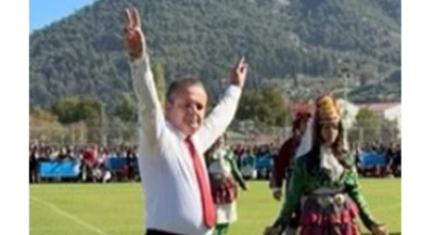 Fethiye’de Cumhuriyet Coşkusu Zeybekle Zirveye Çıktı! Kaymakam Fatih Akkaya’dan Sürpriz Gösteri