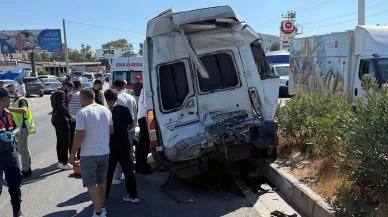 Milas’ta Minibüs ile Çekici Çarpıştı: 1 Kişi Hayatını Kaybetti, 10 Yaralı Var