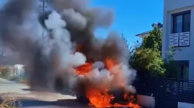 Ortaca Karaburun’da Park Halindeki Araç Alev Aldı: Yangın Paniğe Neden Oldu