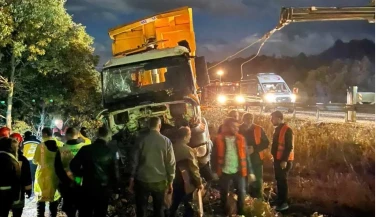 Beyşehir’de Kamyon Kazası: 2 Kişi Hayatını Kaybetti, 1 Kişi Yaralandı