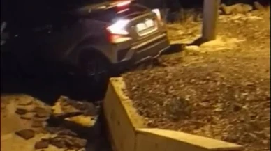 Fethiye Karaçulha’da Alkollü Sürücü Camii Bahçesine Girdi: Dereye Uçmaktan Son Anda Kurtuldu