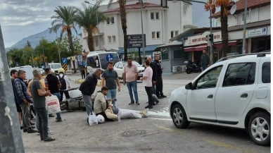 Fethiye Günlükbaşı Çatalarık Kavşağında Trafik Kazası: Motosikletteki 2 Kişi Yaralandı
