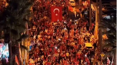 Marmaris’te On Binler Fener Alayıyla Yürüdü! Zakkum Konseriyle Cumhuriyet Coşkusu Zirveye Taştı