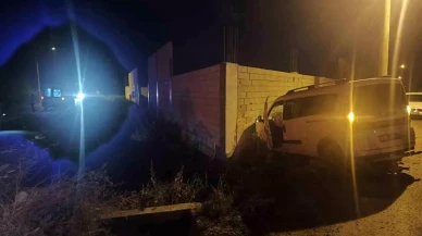 Adana Seyhan’da Hafif Ticari Araçlar Çarpıştı: Ramazan Alkan Hayatını Kaybetti, 2 Yaralı